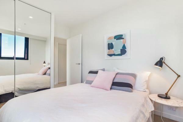 Experience Platinum Hotel Apartments Мельбурн Экстерьер фото