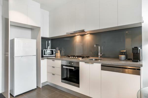 Experience Platinum Hotel Apartments Мельбурн Экстерьер фото